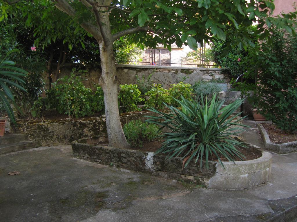 PUY Guest House Ilona מראה חיצוני תמונה